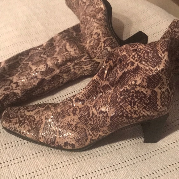 BCBG Python print boots - Picture 2 of 6